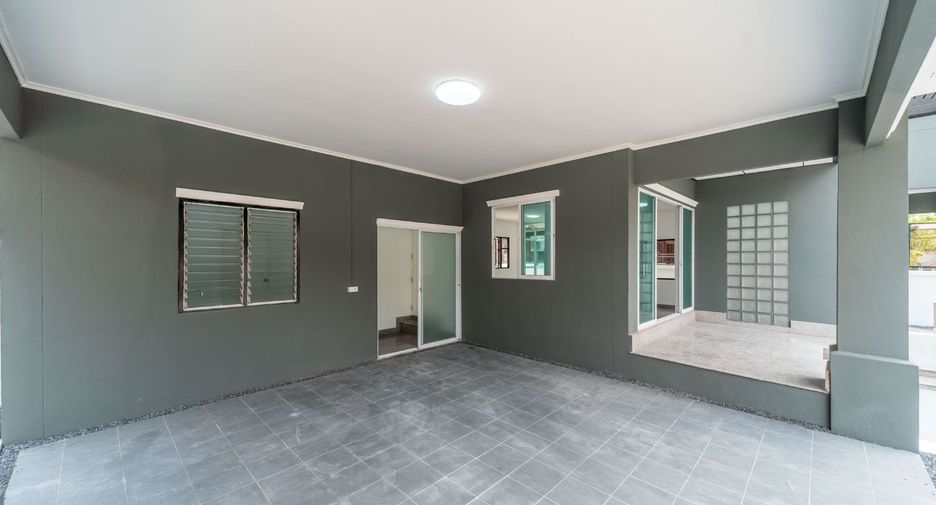 For sale 4 bedrooms house in Thanyaburi, Pathum Thani