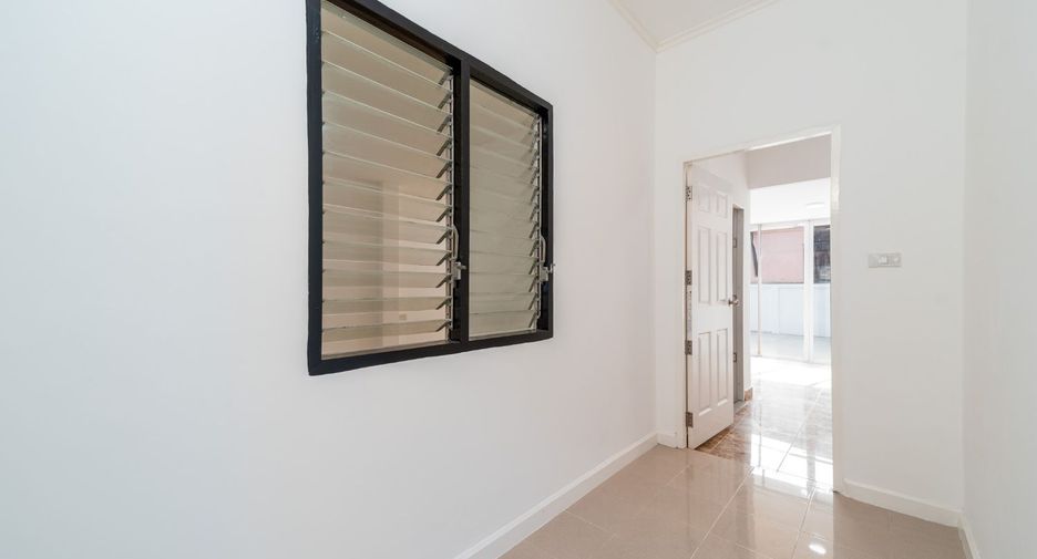 For sale 4 bedrooms house in Thanyaburi, Pathum Thani