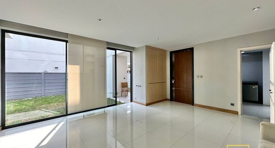 For rent そして for sale 4 Beds house in Huai Khwang, Bangkok