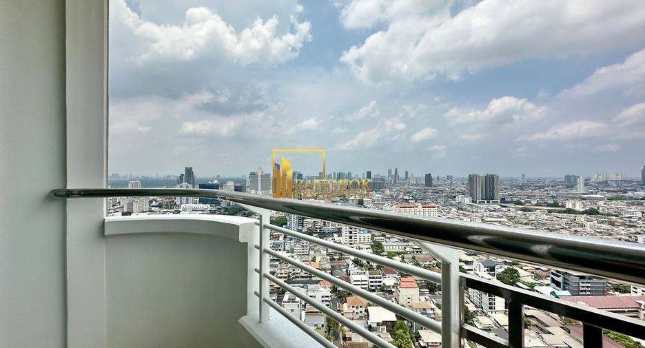 For rent 3 bedrooms condo in Sathon, Bangkok