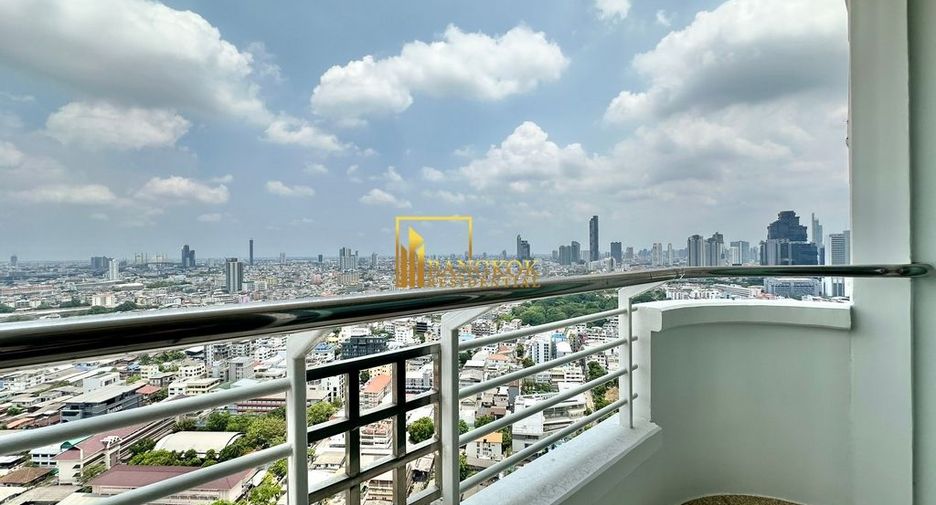 For rent 3 bedrooms condo in Sathon, Bangkok