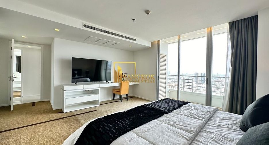 For rent 3 bedrooms condo in Sathon, Bangkok