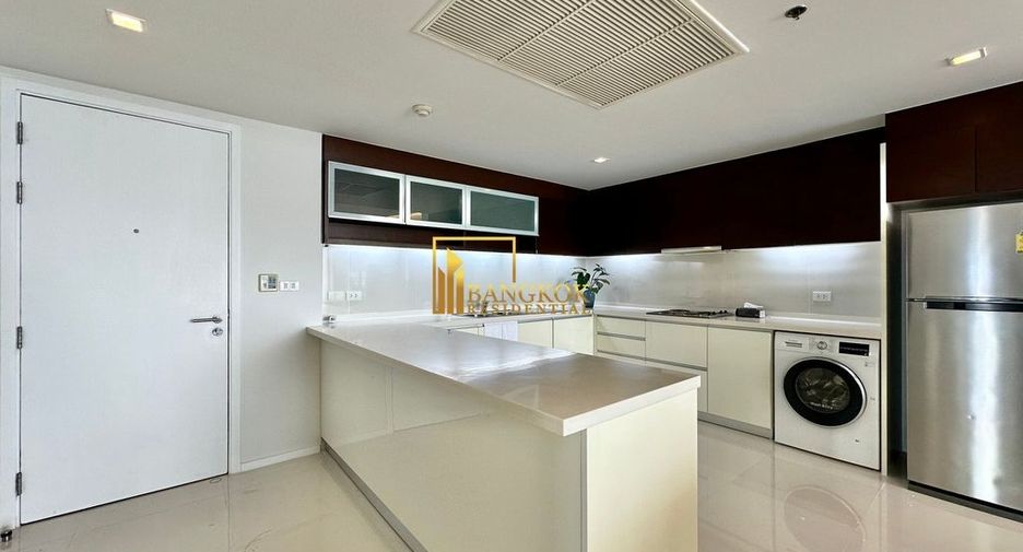 For rent 3 bedrooms condo in Sathon, Bangkok