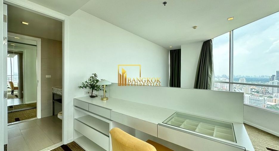For rent 3 bedrooms condo in Sathon, Bangkok