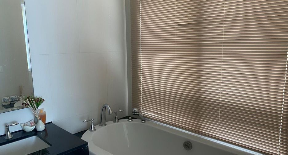For sale 3 bedrooms condo in Watthana, Bangkok