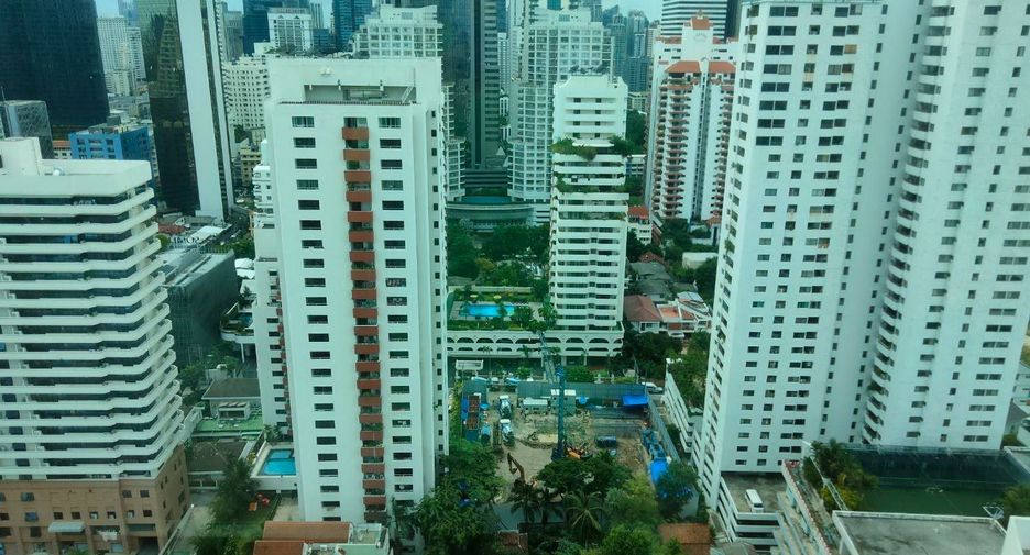 For sale 3 bedrooms condo in Watthana, Bangkok