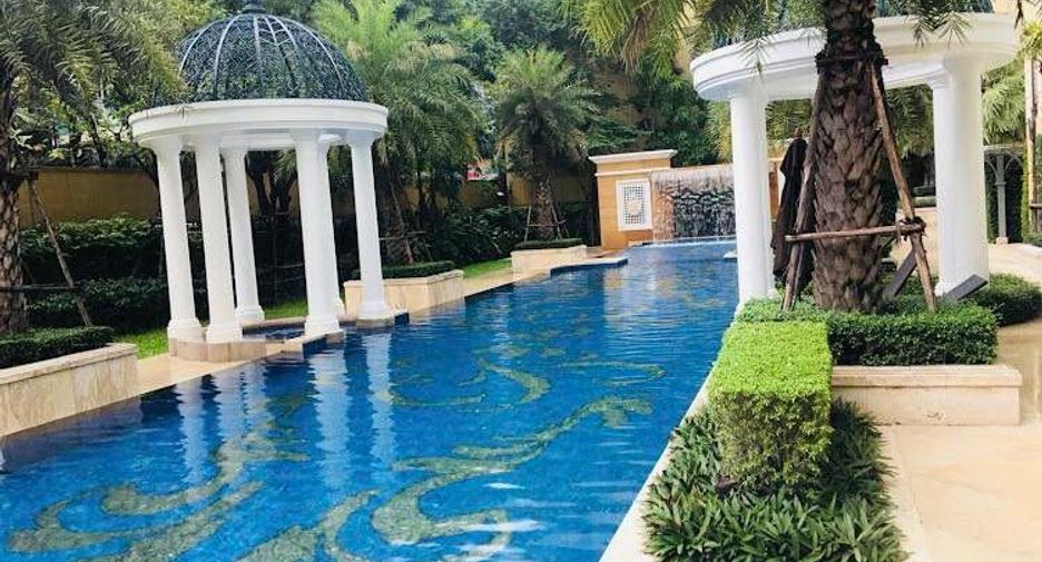 For sale 3 bedrooms condo in Watthana, Bangkok