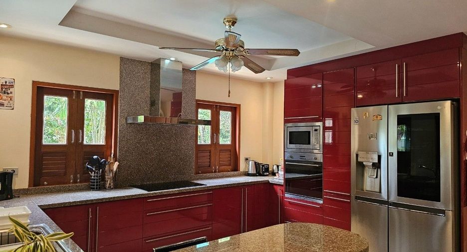 For rent 4 bedrooms villa in Mueang Phuket, Phuket