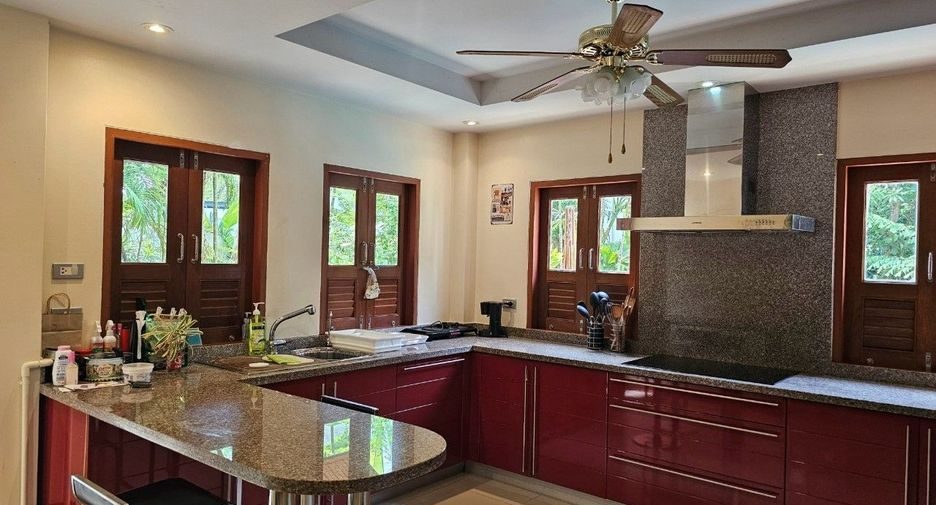 For rent 4 bedrooms villa in Mueang Phuket, Phuket