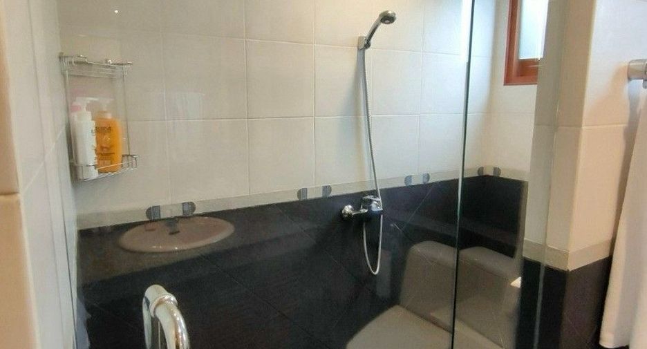 For rent 4 bedrooms villa in Mueang Phuket, Phuket