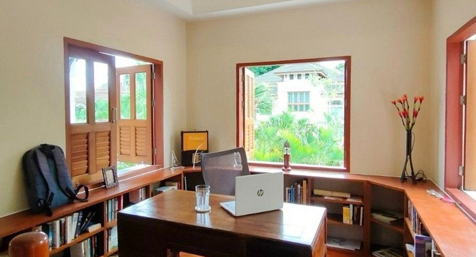 For rent 4 bedrooms villa in Mueang Phuket, Phuket