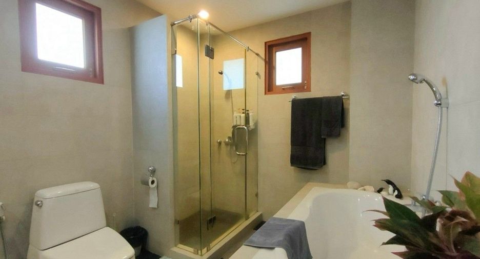 For rent 4 bedrooms villa in Mueang Phuket, Phuket