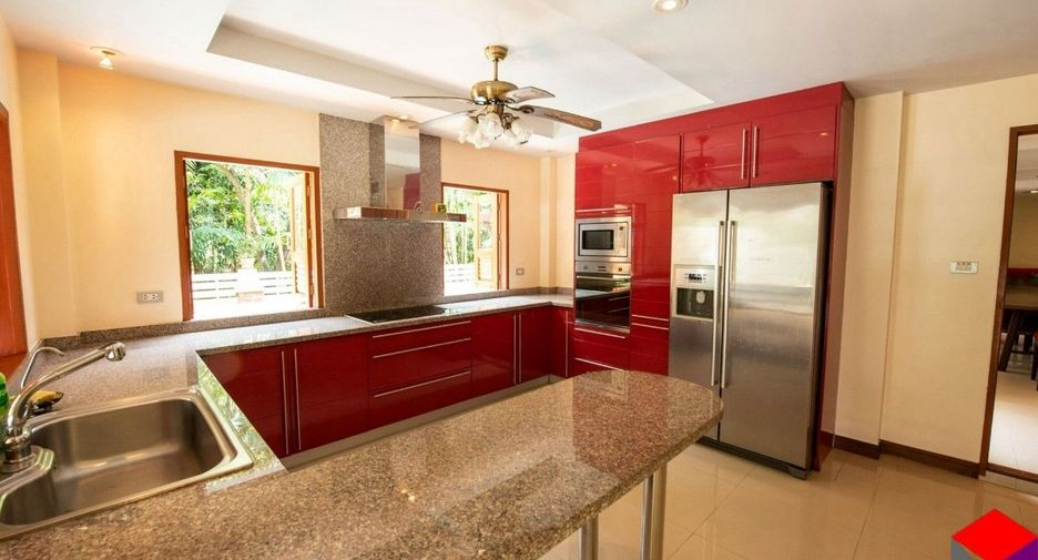For rent 4 bedrooms villa in Mueang Phuket, Phuket