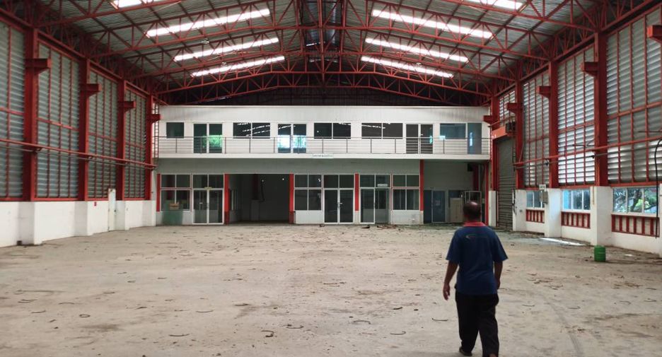 For sale 8 bed warehouse in Phan Thong, Chonburi