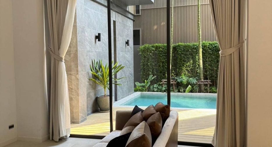 For rent and for sale 5 bedrooms house in Wang Thonglang, Bangkok