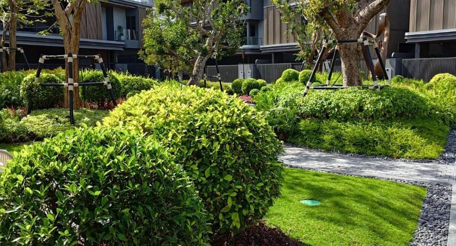 For rent and for sale 5 bedrooms house in Wang Thonglang, Bangkok
