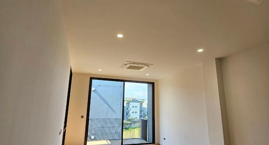 For rent and for sale 5 bedrooms house in Wang Thonglang, Bangkok