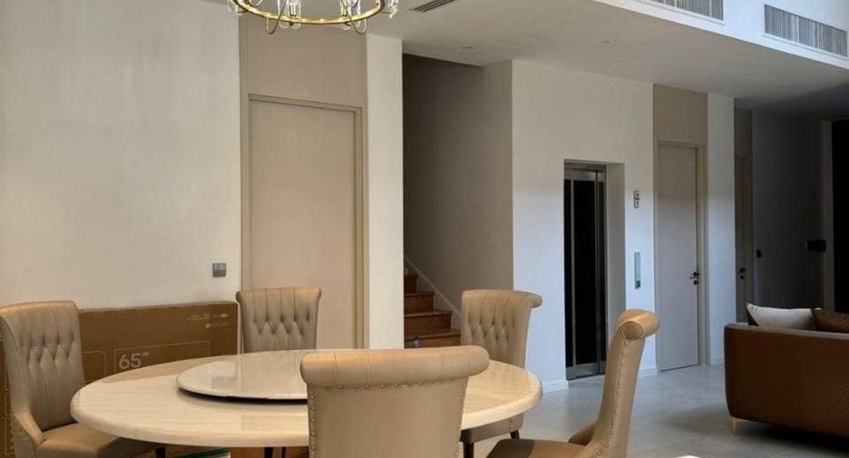 For rent and for sale 5 bedrooms house in Wang Thonglang, Bangkok