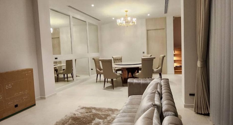 For rent and for sale 5 bedrooms house in Wang Thonglang, Bangkok