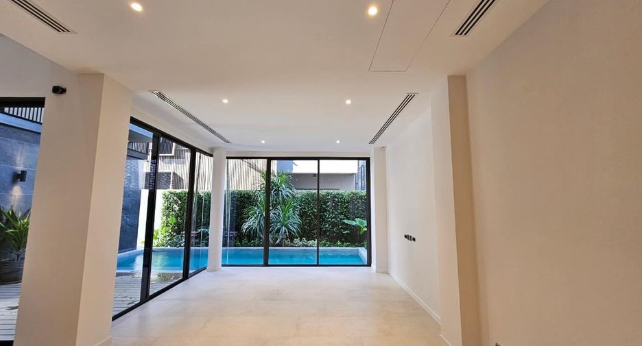 For rent and for sale 5 bedrooms house in Wang Thonglang, Bangkok