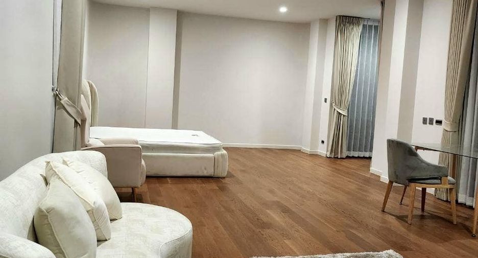 For rent and for sale 5 bedrooms house in Wang Thonglang, Bangkok