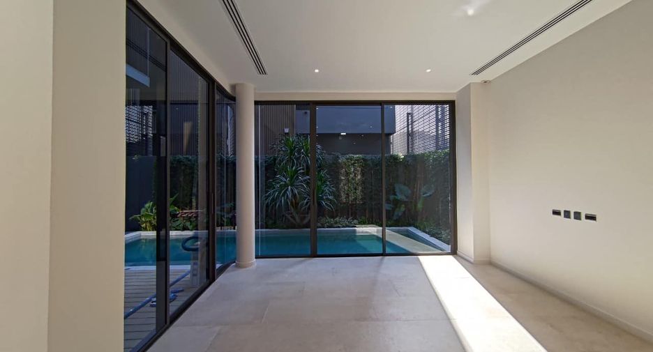 For rent and for sale 5 bedrooms house in Wang Thonglang, Bangkok