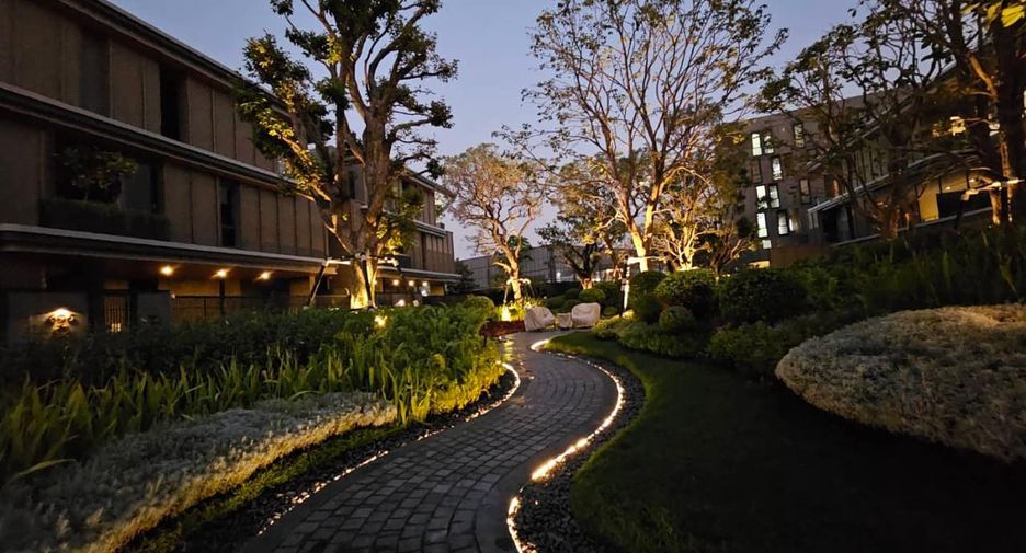 For rent and for sale 5 bedrooms house in Wang Thonglang, Bangkok