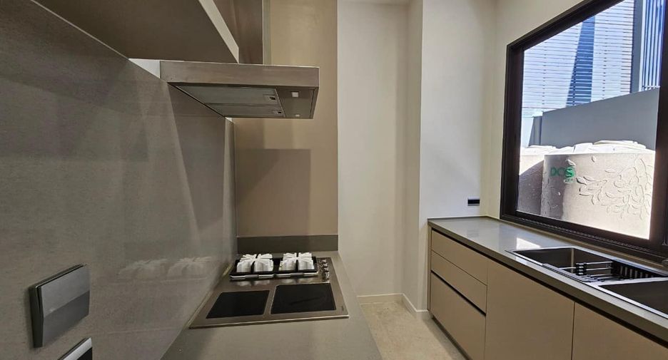 For rent and for sale 5 bedrooms house in Wang Thonglang, Bangkok