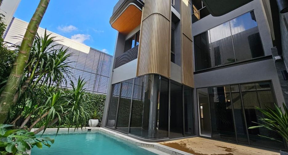 For rent and for sale 5 bedrooms house in Wang Thonglang, Bangkok