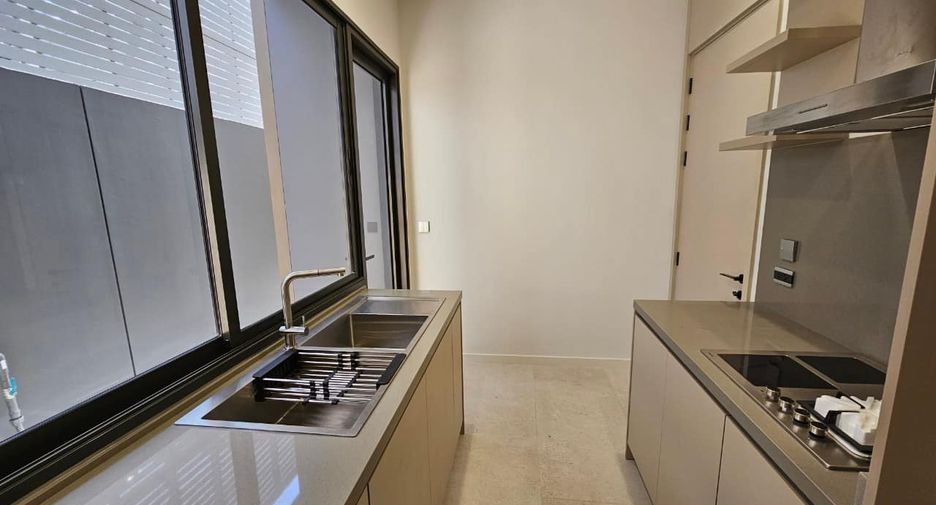 For rent and for sale 5 bedrooms house in Wang Thonglang, Bangkok