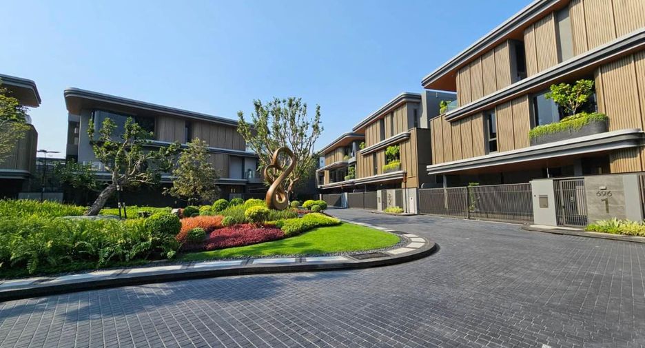 For rent and for sale 5 bedrooms house in Wang Thonglang, Bangkok