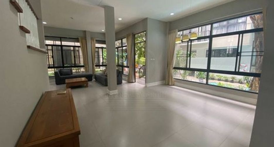 出租 4 卧室 独立屋 在 Khlong Toei, 曼谷