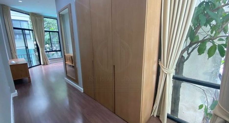 出租 4 卧室 独立屋 在 Khlong Toei, 曼谷
