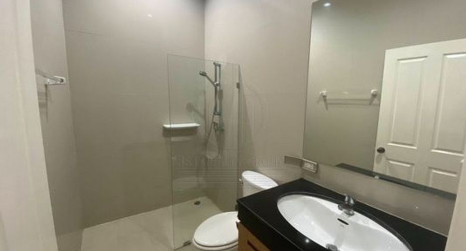 出租 4 卧室 独立屋 在 Khlong Toei, 曼谷