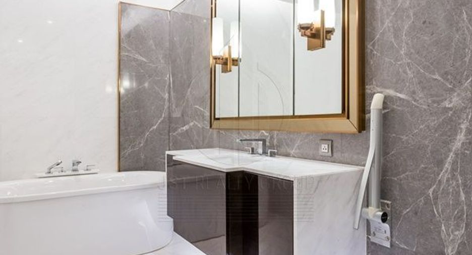 For sale 1 bed condo in Pathum Wan, Bangkok
