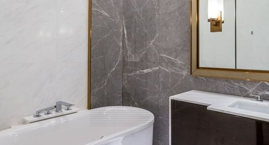 For sale 1 bed condo in Pathum Wan, Bangkok