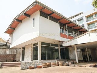 For rent そして for sale 2 ベッドルーム house in Khlong Toei, Bangkok