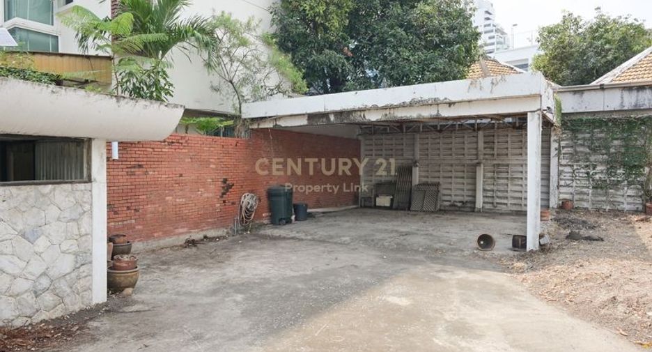 For rent and for sale 2 bedrooms house in Khlong Toei, Bangkok