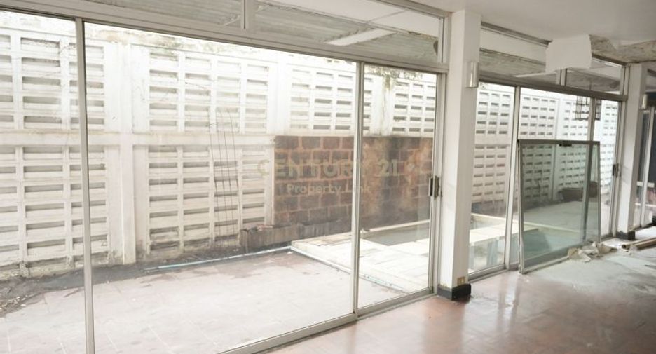 For rent and for sale 2 bedrooms house in Khlong Toei, Bangkok