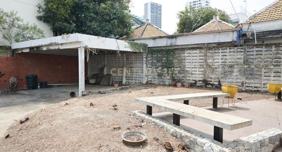 For rent and for sale 2 bedrooms house in Khlong Toei, Bangkok