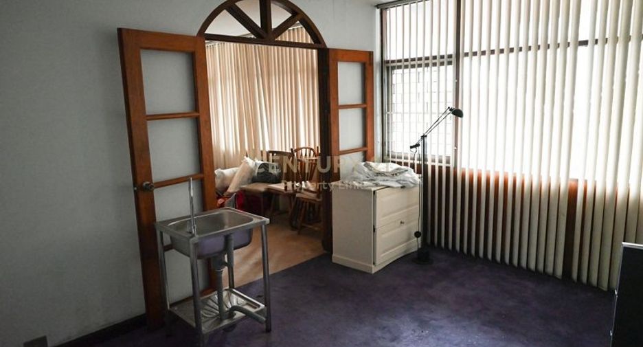 For rent and for sale 2 bedrooms house in Khlong Toei, Bangkok