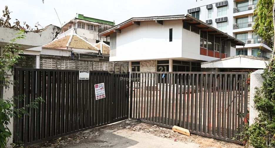 For rent and for sale 2 bedrooms house in Khlong Toei, Bangkok