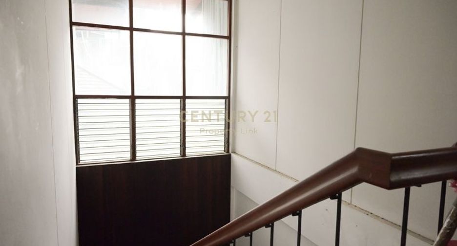 For rent and for sale 2 bedrooms house in Khlong Toei, Bangkok