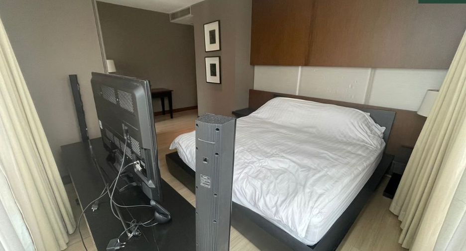 For rent 3 bedrooms condo in Sathon, Bangkok