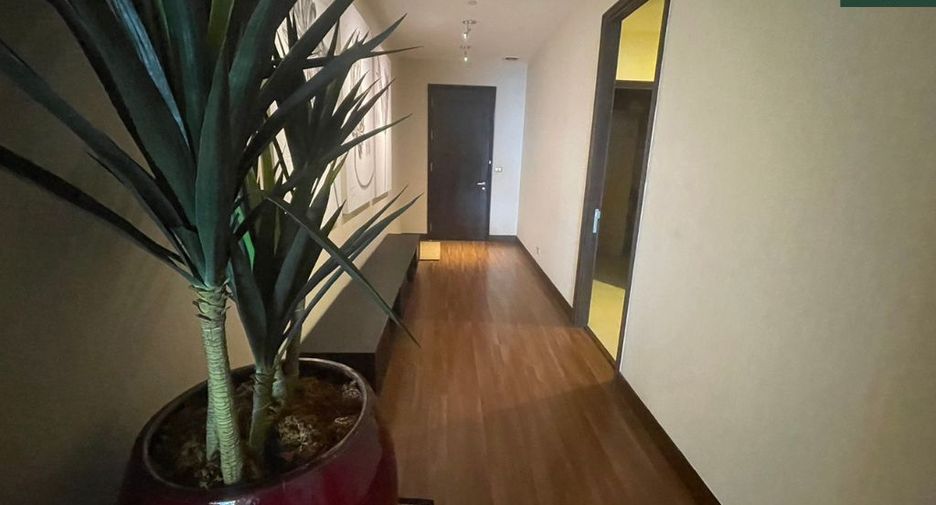 For rent 3 bedrooms condo in Sathon, Bangkok