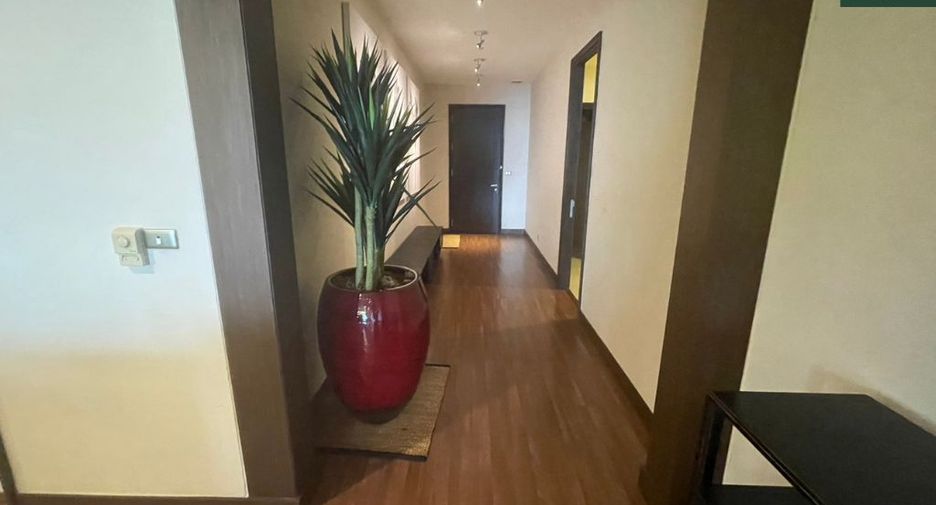 For rent 3 bedrooms condo in Sathon, Bangkok