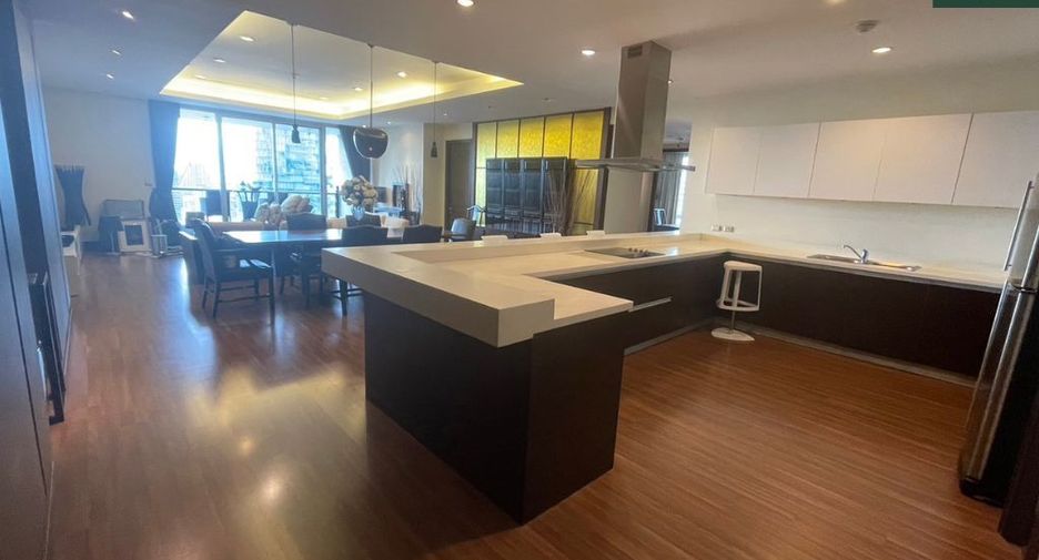 For rent 3 bedrooms condo in Sathon, Bangkok