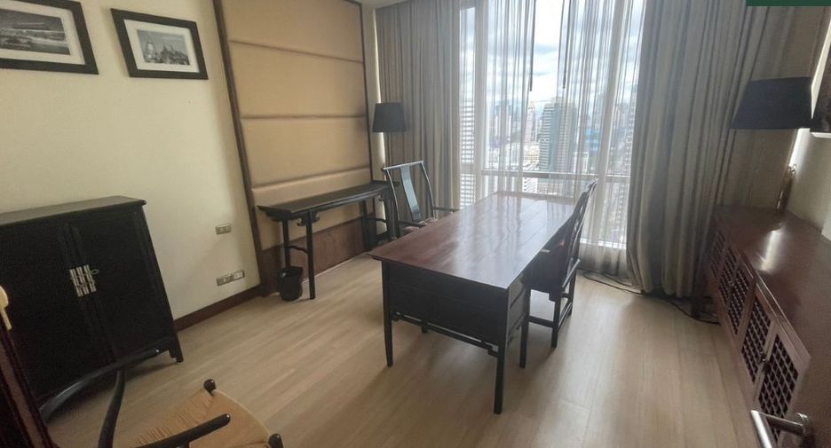 For rent 3 bedrooms condo in Sathon, Bangkok