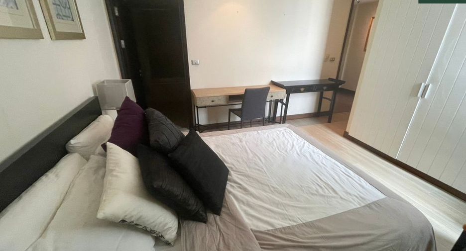 For rent 3 bedrooms condo in Sathon, Bangkok