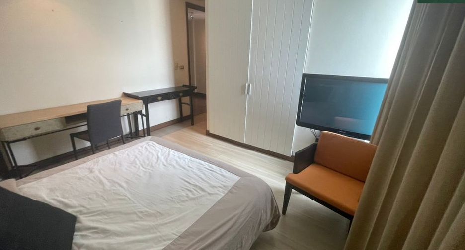 For rent 3 bedrooms condo in Sathon, Bangkok